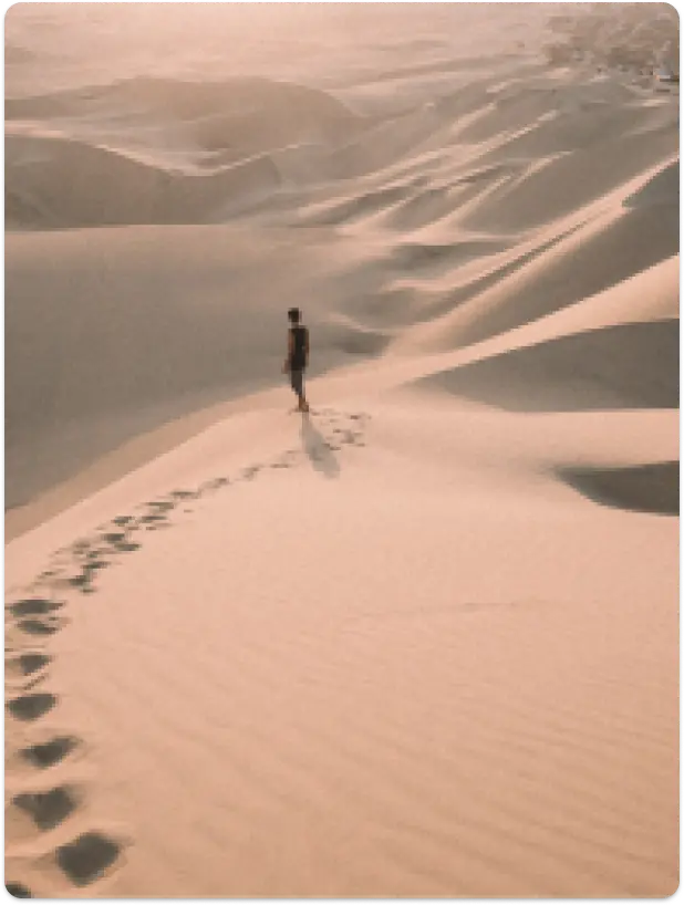 Persona viendo el dakar de Astara